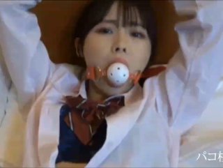 少女学生在宿舍房间里被老鸡巴干了